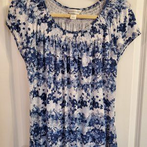 Christopher & Banks blue & white floral print short sleeve smocked neck knit top